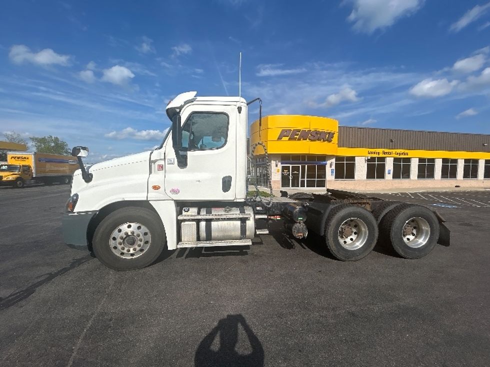 2018 Freightliner Cascadia 125" Sleeper Cab photo 4
