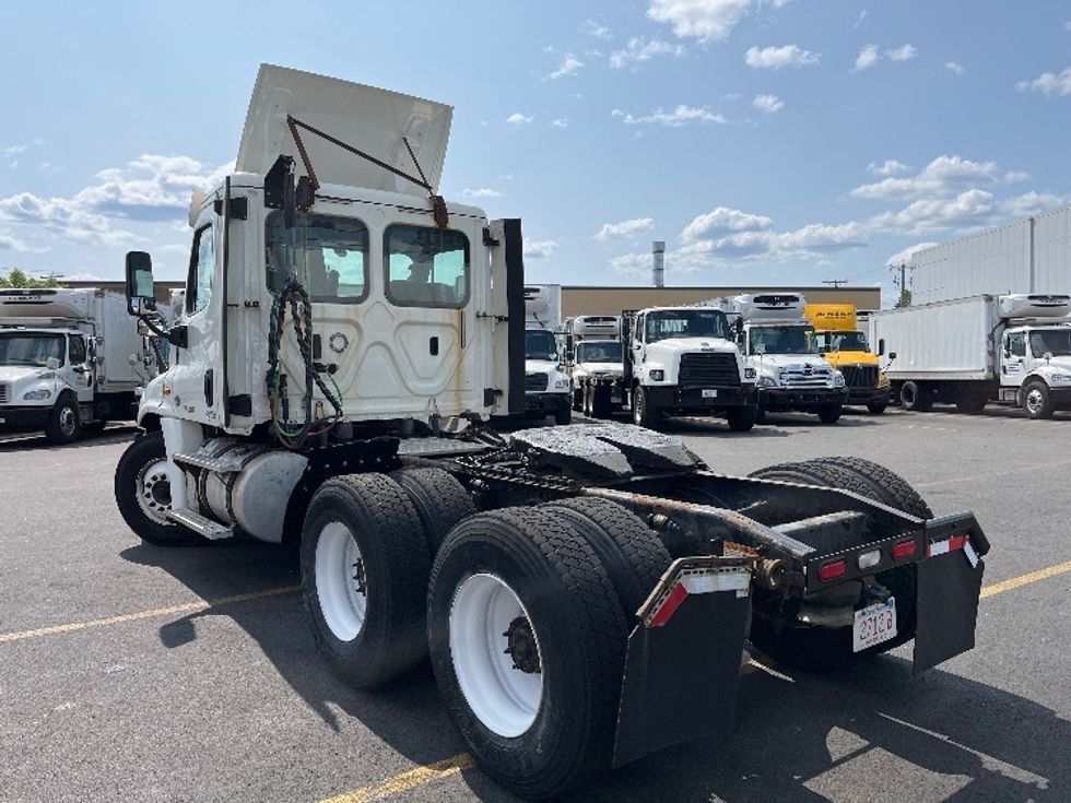 Day Cab Tractor-Heavy Duty Tractors-Freightliner-2018-Cascadia 12564ST-Londonderry-NH-275,312\n\t\tmiles-$ 46,000 - Image 5