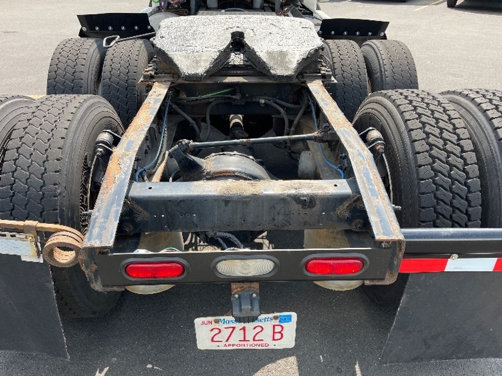 Day Cab Tractor-Heavy Duty Tractors-Freightliner-2018-Cascadia 12564ST-Londonderry-NH-275,312\n\t\tmiles-$ 46,000 - Image 6