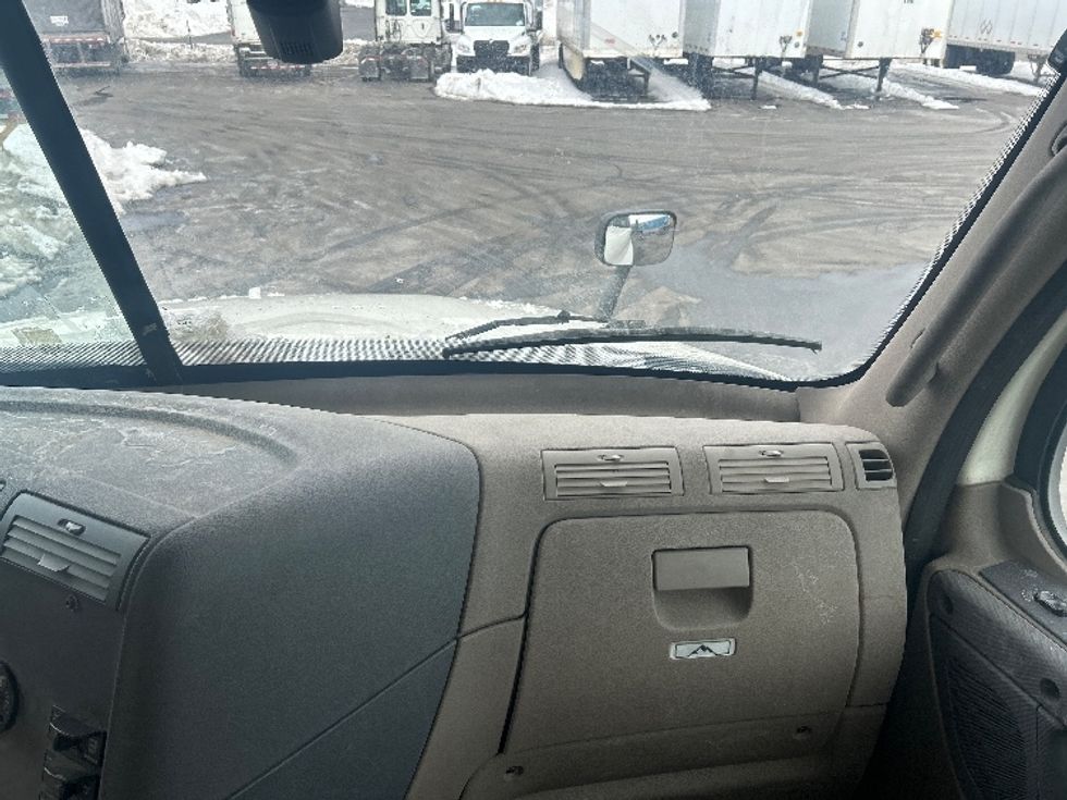 Day Cab Tractor-Heavy Duty Tractors-Freightliner-2018-Cascadia 12564ST-Londonderry-NH-282,201\n\t\tmiles-$ 39,000 - Image 13