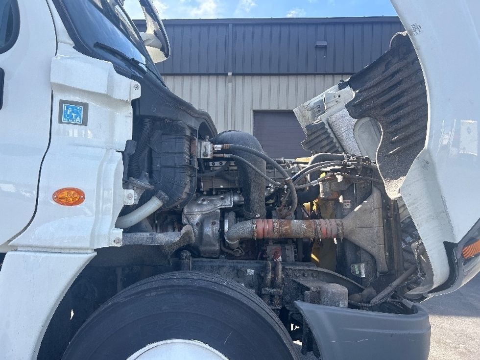 Day Cab Tractor-Heavy Duty Tractors-Freightliner-2018-Cascadia 12564ST-Londonderry-NH-282,201\n\t\tmiles-$ 39,000 - Image 15