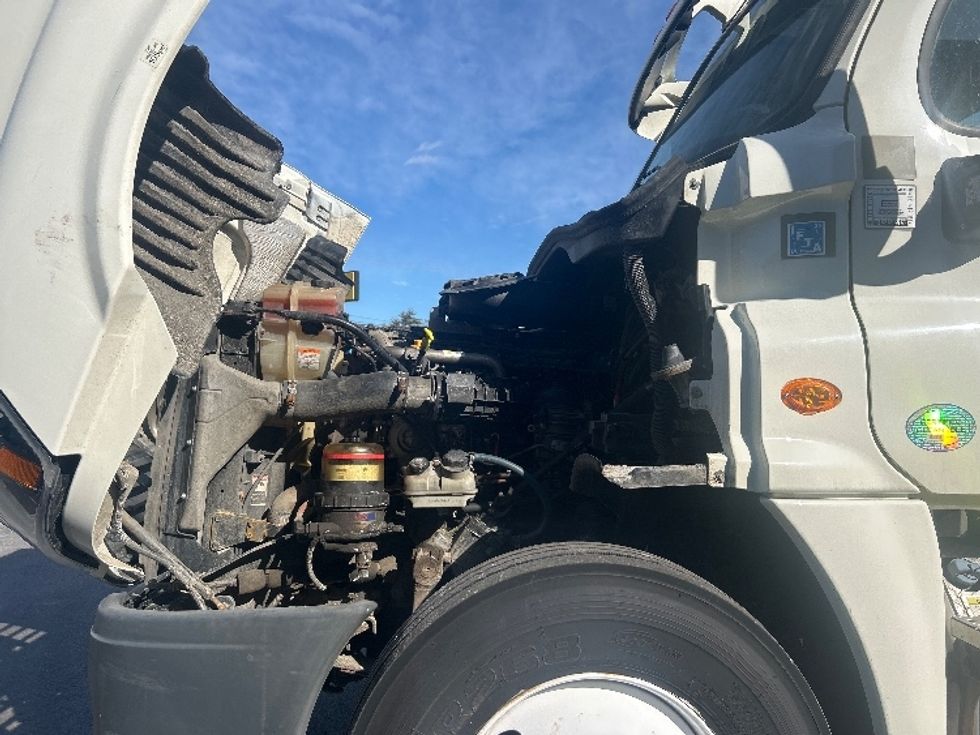 Day Cab Tractor-Heavy Duty Tractors-Freightliner-2018-Cascadia 12564ST-Londonderry-NH-282,201\n\t\tmiles-$ 39,000 - Image 16