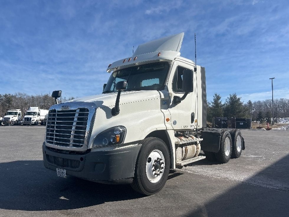 Day Cab Tractor-Heavy Duty Tractors-Freightliner-2018-Cascadia 12564ST-Londonderry-NH-282,201\n\t\tmiles-$ 39,000 - Image 3