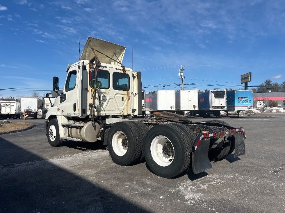 Day Cab Tractor-Heavy Duty Tractors-Freightliner-2018-Cascadia 12564ST-Londonderry-NH-282,201\n\t\tmiles-$ 39,000 - Image 5