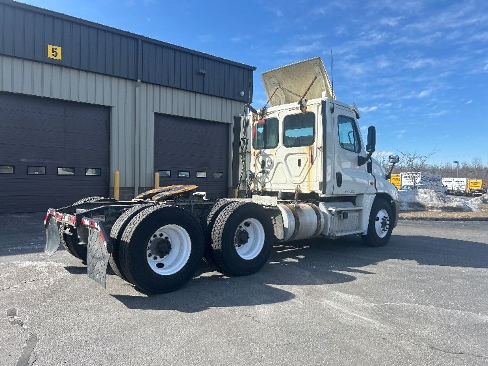 Day Cab Tractor-Heavy Duty Tractors-Freightliner-2018-Cascadia 12564ST-Londonderry-NH-282,201\n\t\tmiles-$ 39,000 - Image 7