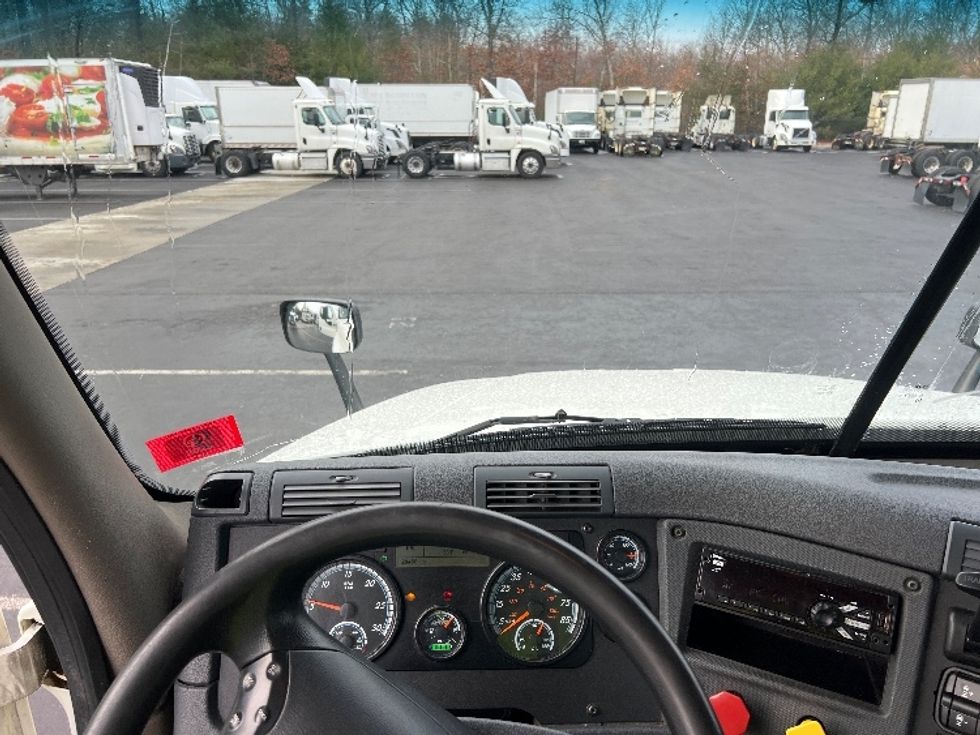 Day Cab Tractor-Heavy Duty Tractors-Freightliner-2018-Cascadia 12564ST-Londonderry-NH-284,470\n\t\tmiles-$ 45,250 - Image 11