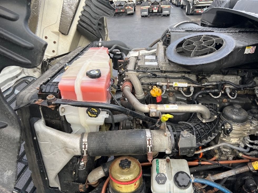 Day Cab Tractor-Heavy Duty Tractors-Freightliner-2018-Cascadia 12564ST-Londonderry-NH-284,470\n\t\tmiles-$ 45,250 - Image 16