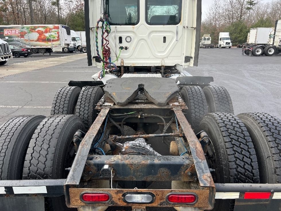 Day Cab Tractor-Heavy Duty Tractors-Freightliner-2018-Cascadia 12564ST-Londonderry-NH-284,470\n\t\tmiles-$ 45,250 - Image 6
