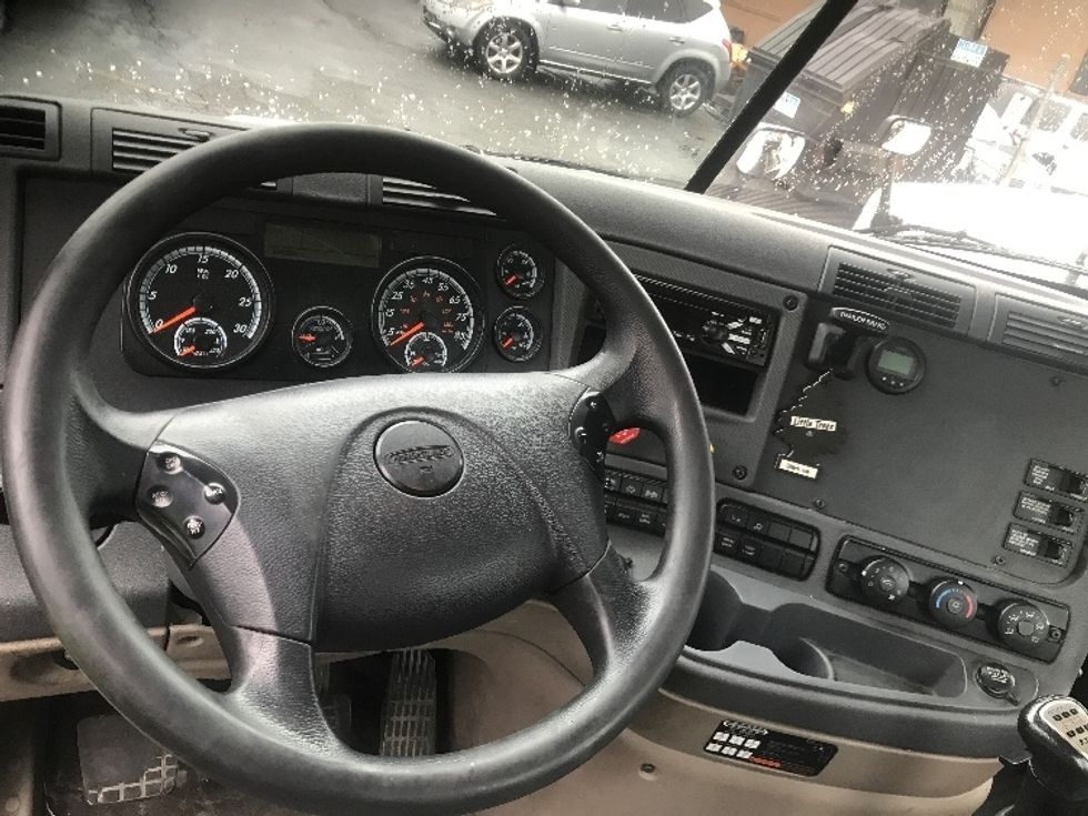 Day Cab Tractor-Heavy Duty Tractors-Freightliner-2018-Cascadia 12564ST-Londonderry-NH-329,629\n\t\tmiles-$ 37,500 - Image 11