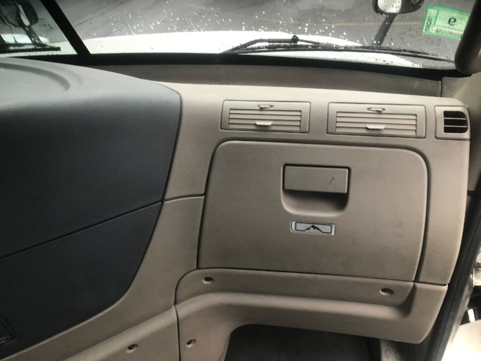 Day Cab Tractor-Heavy Duty Tractors-Freightliner-2018-Cascadia 12564ST-Londonderry-NH-329,629\n\t\tmiles-$ 37,500 - Image 13