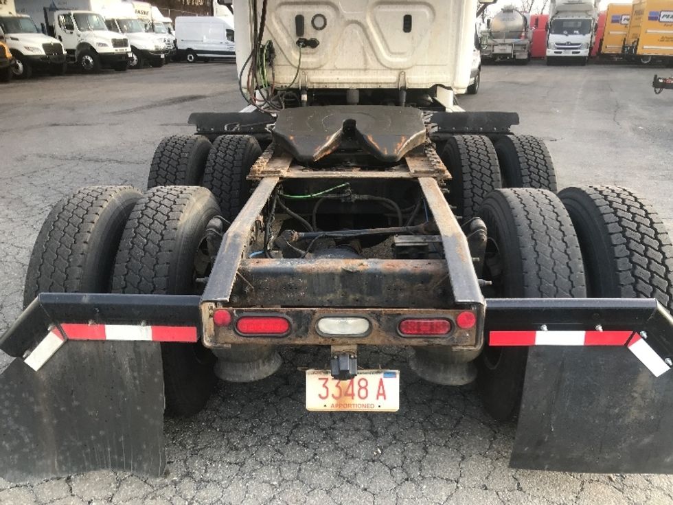 Day Cab Tractor-Heavy Duty Tractors-Freightliner-2018-Cascadia 12564ST-Londonderry-NH-329,629\n\t\tmiles-$ 37,500 - Image 6
