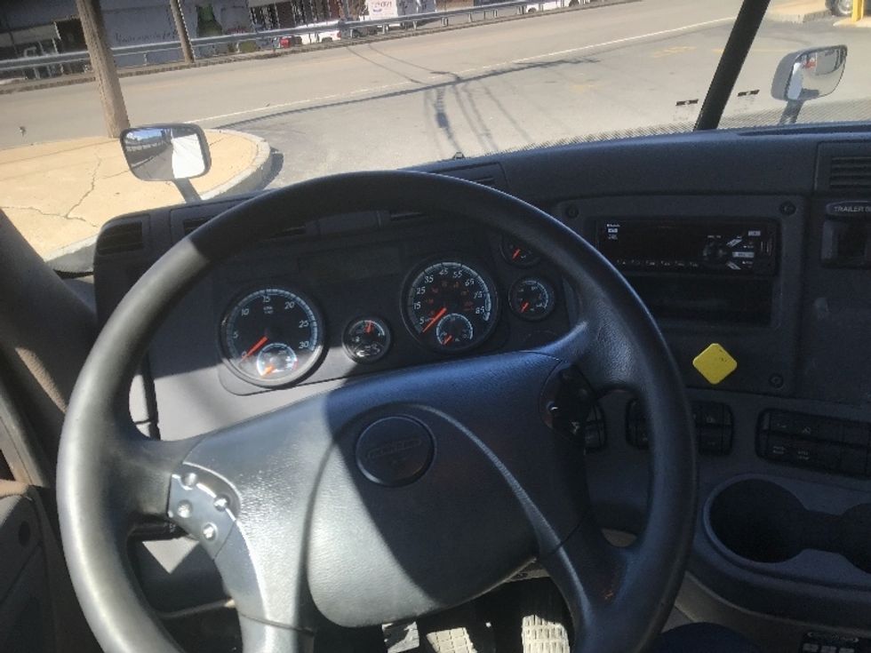 Day Cab Tractor-Heavy Duty Tractors-Freightliner-2018-Cascadia 12564ST-Londonderry-NH-345,125\n\t\tmiles-$ 36,750 - Image 11