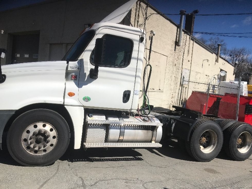 Day Cab Tractor-Heavy Duty Tractors-Freightliner-2018-Cascadia 12564ST-Londonderry-NH-345,125\n\t\tmiles-$ 36,750 - Image 4
