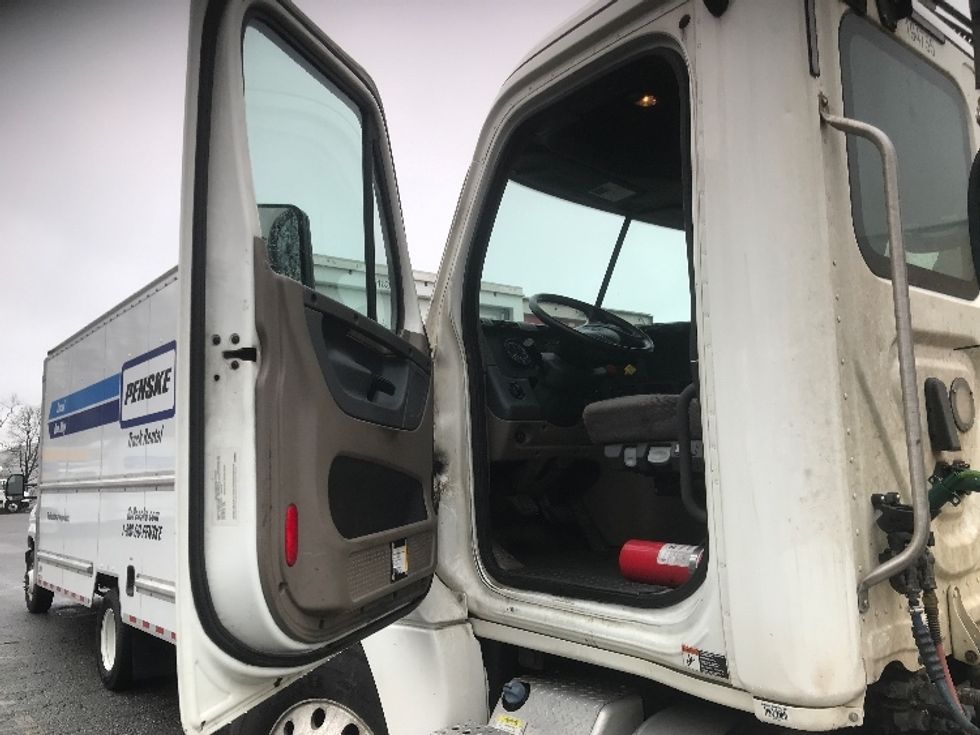 Day Cab Tractor-Heavy Duty Tractors-Freightliner-2018-Cascadia 12564ST-Londonderry-NH-345,125\n\t\tmiles-$ 36,750 - Image 9