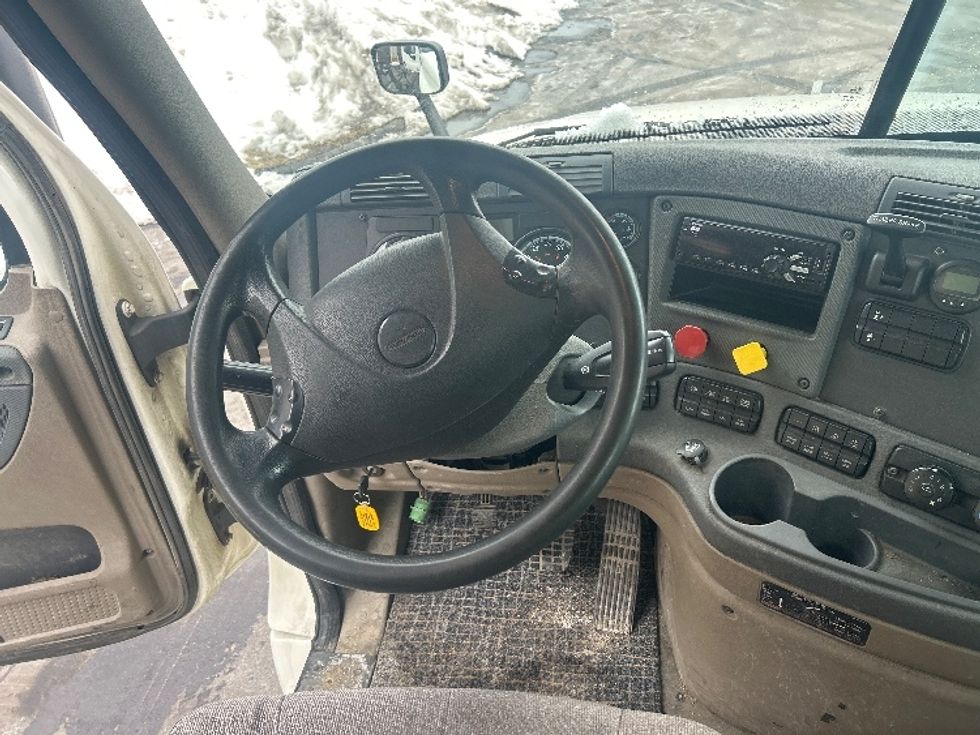 Day Cab Tractor-Heavy Duty Tractors-Freightliner-2018-Cascadia 12564ST-Londonderry-NH-394,274\n\t\tmiles-$ 37,750 - Image 11