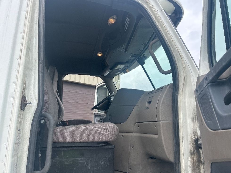 Day Cab Tractor-Heavy Duty Tractors-Freightliner-2018-Cascadia 12564ST-Londonderry-NH-394,274\n\t\tmiles-$ 37,750 - Image 14