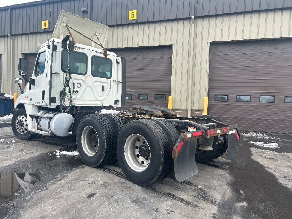 Day Cab Tractor-Heavy Duty Tractors-Freightliner-2018-Cascadia 12564ST-Londonderry-NH-394,274\n\t\tmiles-$ 37,750 - Image 5