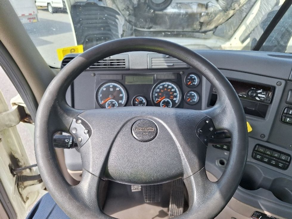 Day Cab Tractor-Heavy Duty Tractors-Freightliner-2018-Cascadia 12564ST-Londonderry-NH-584,694\n\t\tmiles-$ 27,500 - Image 11