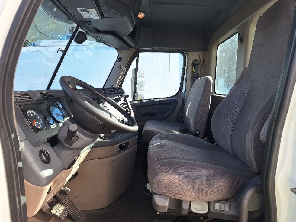 Day Cab Tractor-Heavy Duty Tractors-Freightliner-2018-Cascadia 12564ST-Londonderry-NH-584,694\n\t\tmiles-$ 27,500 - Image 9