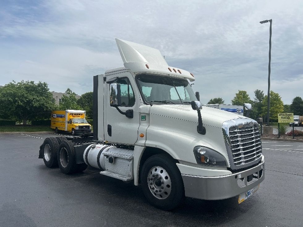 Day Cab Tractor-Heavy Duty Tractors-Freightliner-2018-Cascadia 12564ST-Louisville-KY-509,828\n\t\tmiles-$ 31,500 - Image 1