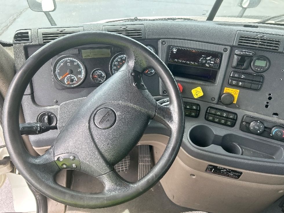 Day Cab Tractor-Heavy Duty Tractors-Freightliner-2018-Cascadia 12564ST-Louisville-KY-509,828\n\t\tmiles-$ 31,500 - Image 11