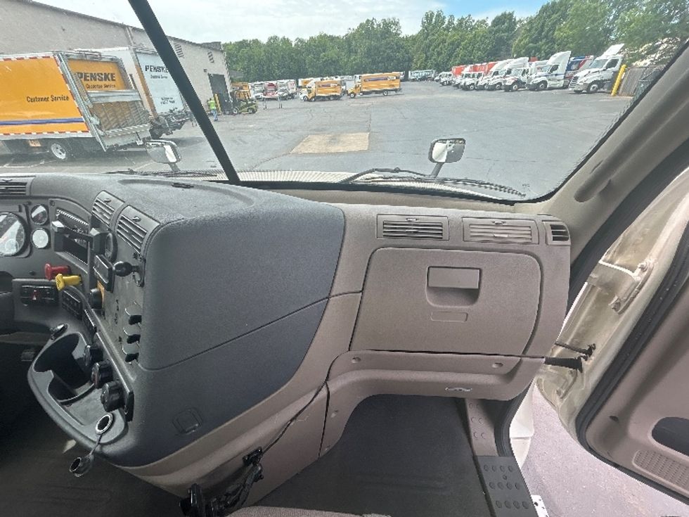 Day Cab Tractor-Heavy Duty Tractors-Freightliner-2018-Cascadia 12564ST-Louisville-KY-509,828\n\t\tmiles-$ 31,500 - Image 13