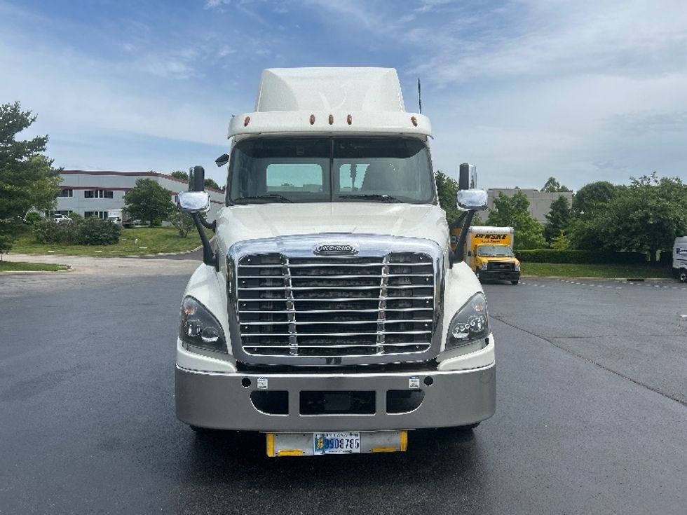 Day Cab Tractor-Heavy Duty Tractors-Freightliner-2018-Cascadia 12564ST-Louisville-KY-509,828\n\t\tmiles-$ 31,500 - Image 2