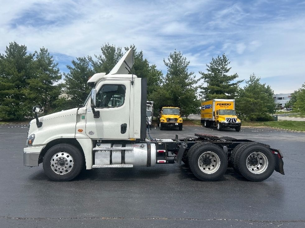 Day Cab Tractor-Heavy Duty Tractors-Freightliner-2018-Cascadia 12564ST-Louisville-KY-509,828\n\t\tmiles-$ 31,500 - Image 4