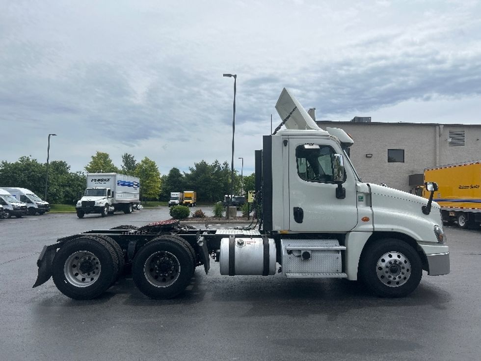 Day Cab Tractor-Heavy Duty Tractors-Freightliner-2018-Cascadia 12564ST-Louisville-KY-509,828\n\t\tmiles-$ 31,500 - Image 8