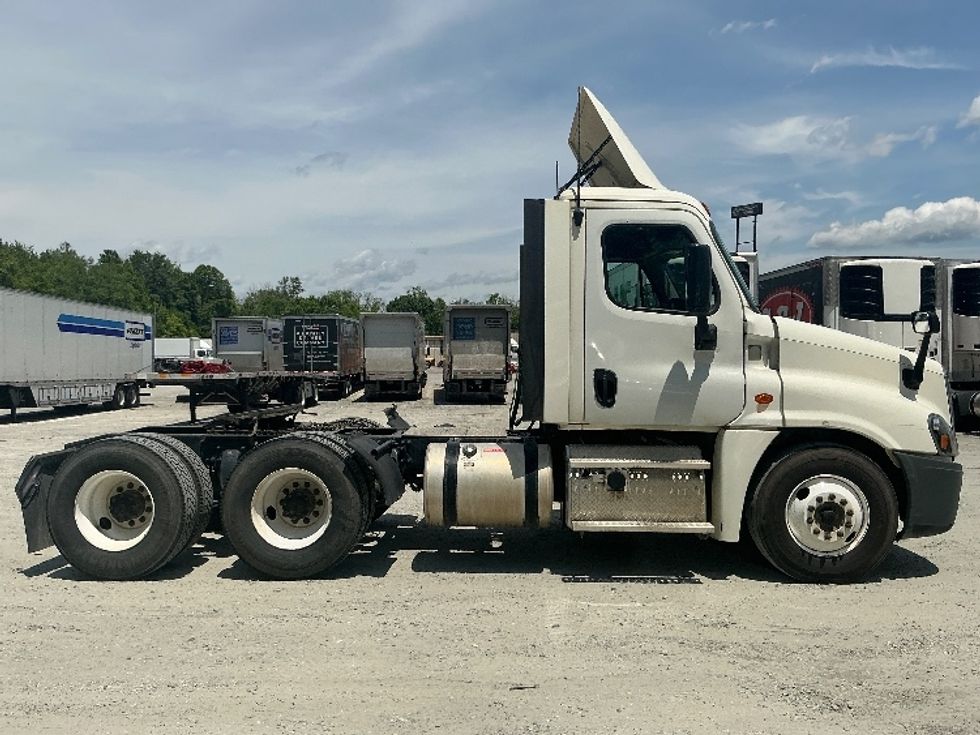 Day Cab Tractor-Heavy Duty Tractors-Freightliner-2018-Cascadia 12564ST-Macon-GA-207,845\n\t\tmiles-$ 49,500 - Image 8