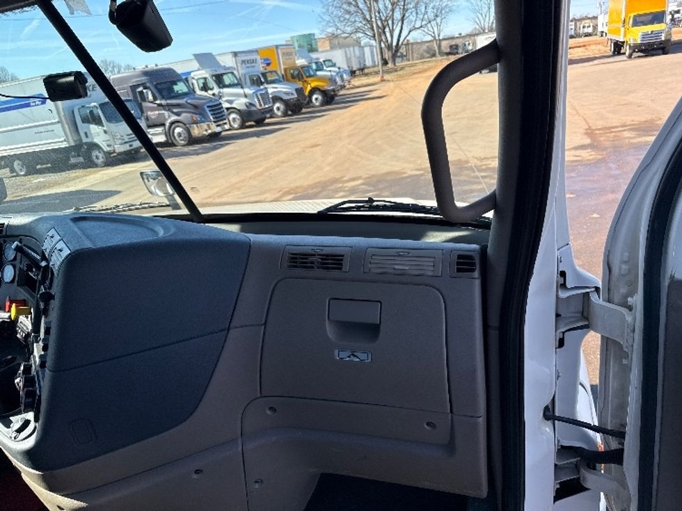 Day Cab Tractor-Heavy Duty Tractors-Freightliner-2018-Cascadia 12564ST-Mebane-NC-452,114\n\t\tmiles-$ 41,500 - Image 13
