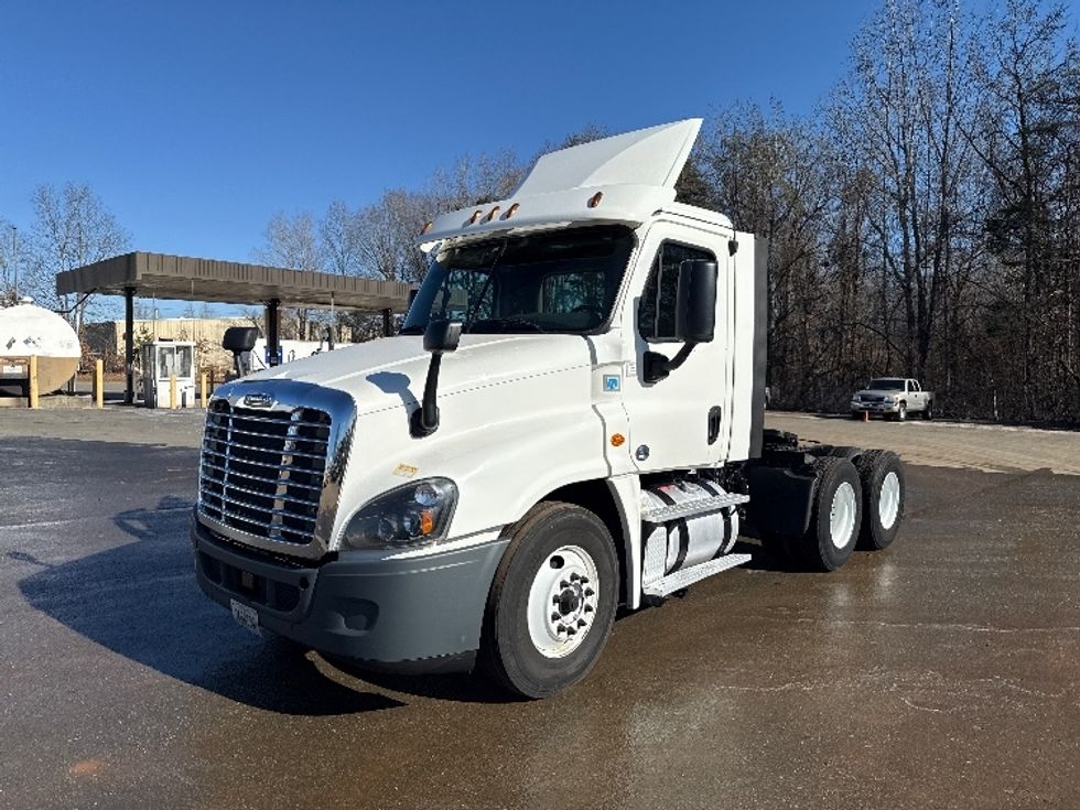 Day Cab Tractor-Heavy Duty Tractors-Freightliner-2018-Cascadia 12564ST-Mebane-NC-452,114\n\t\tmiles-$ 41,500 - Image 3