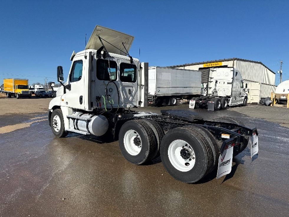 Day Cab Tractor-Heavy Duty Tractors-Freightliner-2018-Cascadia 12564ST-Mebane-NC-452,114\n\t\tmiles-$ 41,500 - Image 5