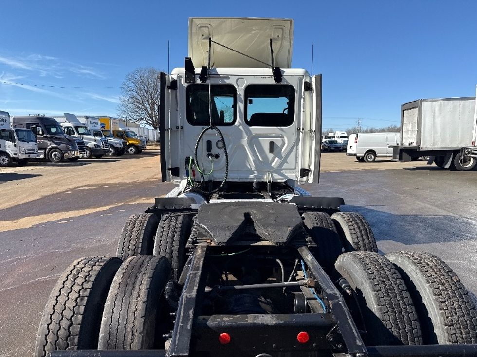 Day Cab Tractor-Heavy Duty Tractors-Freightliner-2018-Cascadia 12564ST-Mebane-NC-452,114\n\t\tmiles-$ 41,500 - Image 6