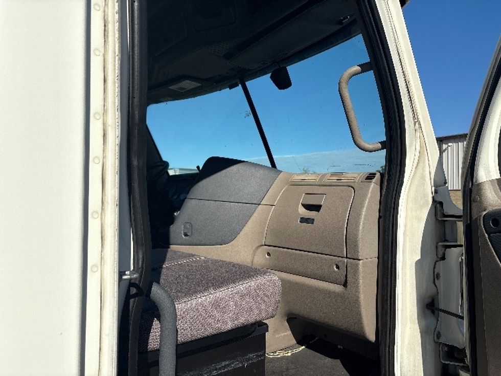 Day Cab Tractor-Heavy Duty Tractors-Freightliner-2018-Cascadia 12564ST-Mebane-NC-542,940\n\t\tmiles-$ 32,000 - Image 12