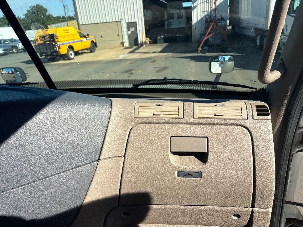 Day Cab Tractor-Heavy Duty Tractors-Freightliner-2018-Cascadia 12564ST-Mebane-NC-542,940\n\t\tmiles-$ 32,000 - Image 13