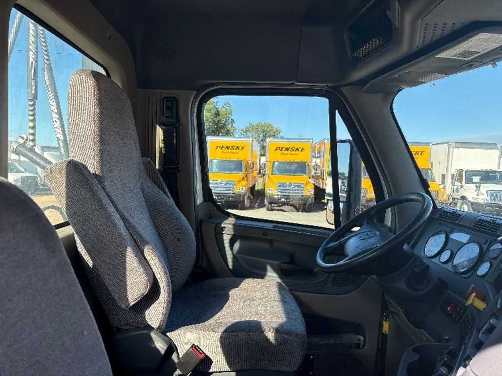 Day Cab Tractor-Heavy Duty Tractors-Freightliner-2018-Cascadia 12564ST-Mebane-NC-542,940\n\t\tmiles-$ 32,000 - Image 14