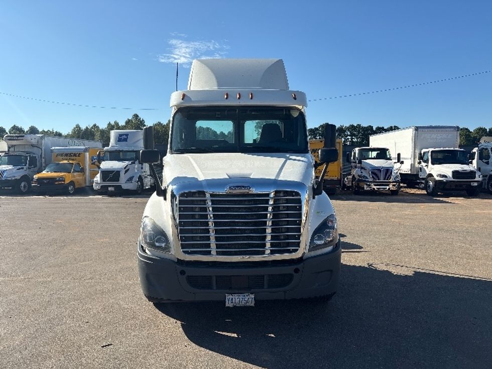 Day Cab Tractor-Heavy Duty Tractors-Freightliner-2018-Cascadia 12564ST-Mebane-NC-542,940\n\t\tmiles-$ 32,000 - Image 2