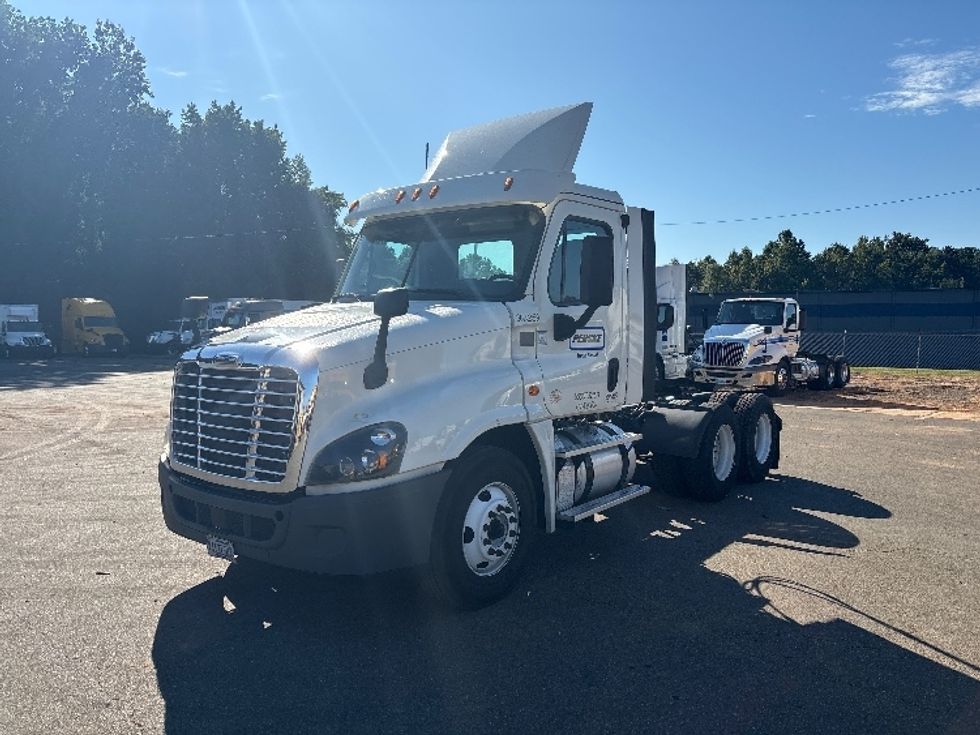 Day Cab Tractor-Heavy Duty Tractors-Freightliner-2018-Cascadia 12564ST-Mebane-NC-542,940\n\t\tmiles-$ 32,000 - Image 3