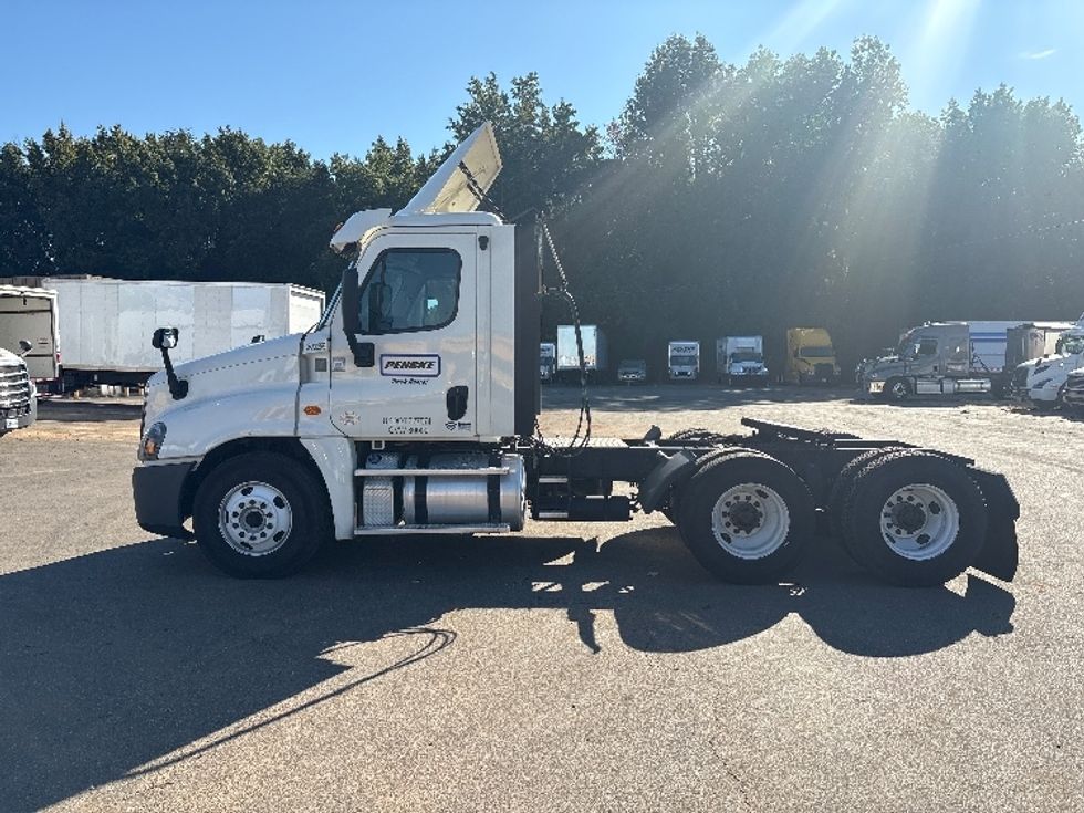 Day Cab Tractor-Heavy Duty Tractors-Freightliner-2018-Cascadia 12564ST-Mebane-NC-542,940\n\t\tmiles-$ 32,000 - Image 4