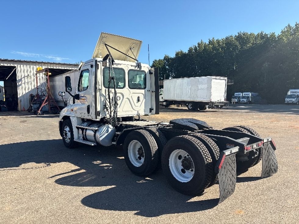 Day Cab Tractor-Heavy Duty Tractors-Freightliner-2018-Cascadia 12564ST-Mebane-NC-542,940\n\t\tmiles-$ 32,000 - Image 5
