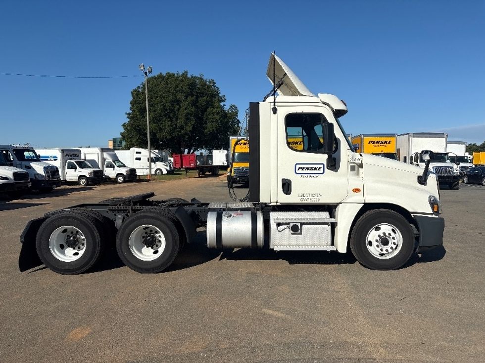Day Cab Tractor-Heavy Duty Tractors-Freightliner-2018-Cascadia 12564ST-Mebane-NC-542,940\n\t\tmiles-$ 32,000 - Image 8