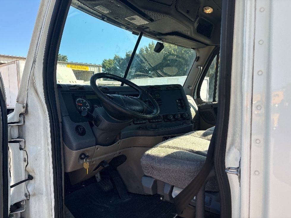 Day Cab Tractor-Heavy Duty Tractors-Freightliner-2018-Cascadia 12564ST-Mebane-NC-542,940\n\t\tmiles-$ 32,000 - Image 9