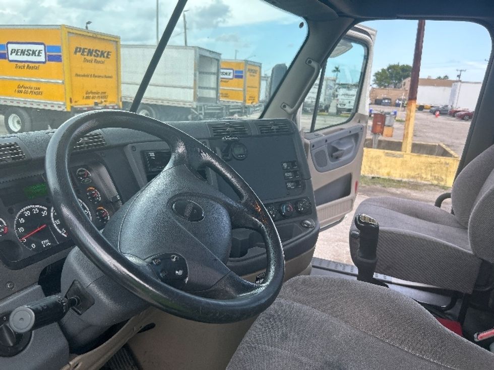Day Cab Tractor-Heavy Duty Tractors-Freightliner-2018-Cascadia 12564ST-Medley-FL-113,200\n\t\tmiles-$ 44,250 - Image 10