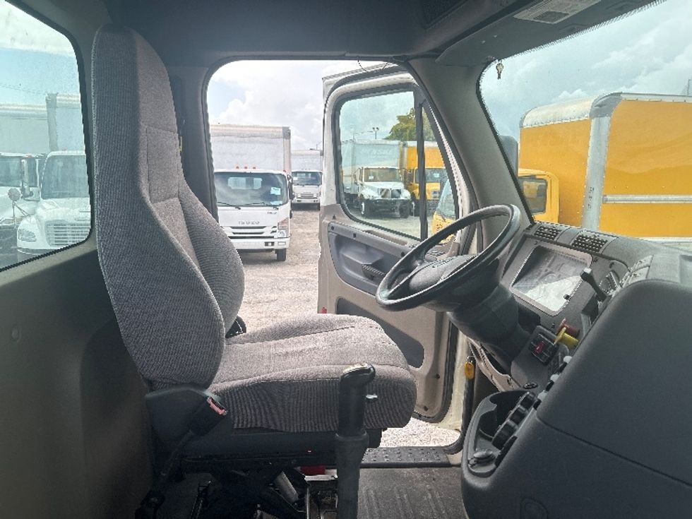 Day Cab Tractor-Heavy Duty Tractors-Freightliner-2018-Cascadia 12564ST-Medley-FL-113,200\n\t\tmiles-$ 44,250 - Image 14