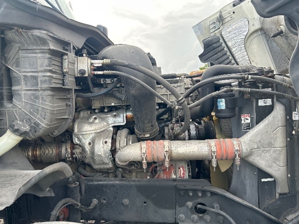 Day Cab Tractor-Heavy Duty Tractors-Freightliner-2018-Cascadia 12564ST-Medley-FL-113,200\n\t\tmiles-$ 44,250 - Image 15