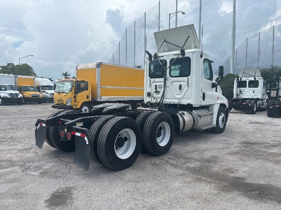 Day Cab Tractor-Heavy Duty Tractors-Freightliner-2018-Cascadia 12564ST-Medley-FL-113,200\n\t\tmiles-$ 44,250 - Image 7