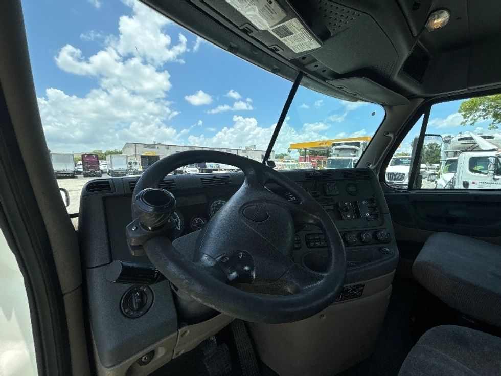 Day Cab Tractor-Heavy Duty Tractors-Freightliner-2018-Cascadia 12564ST-Medley-FL-512,424\n\t\tmiles-$ 39,000 - Image 10