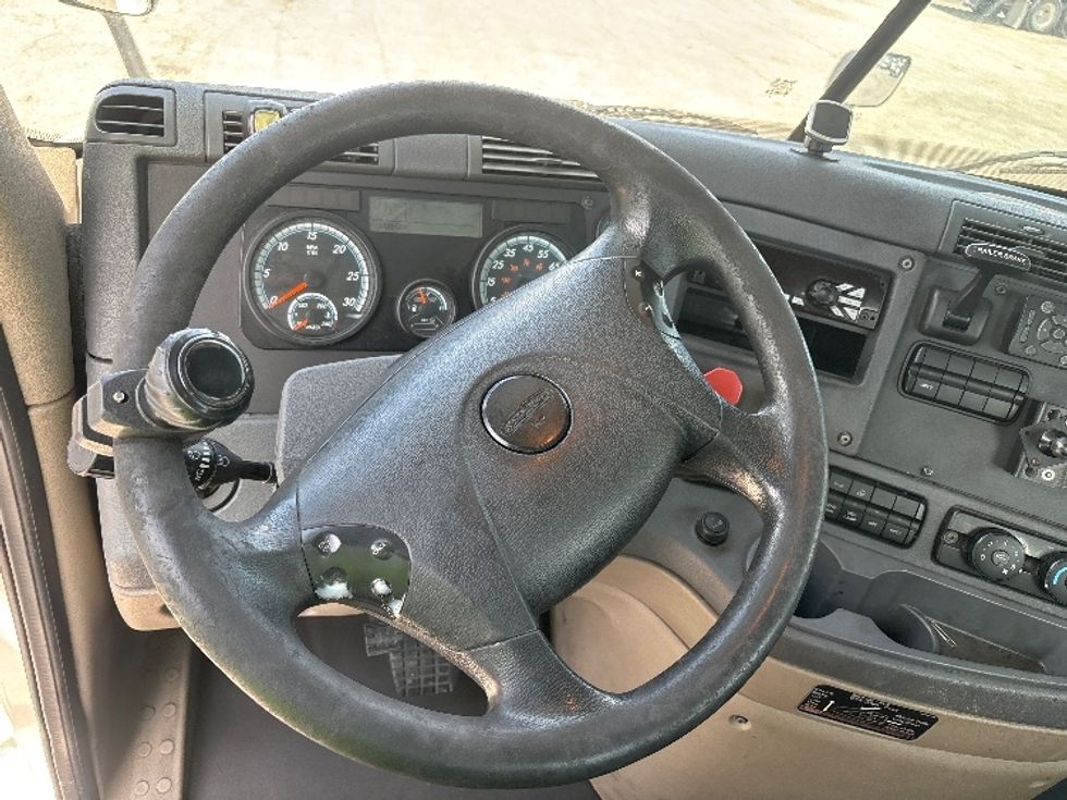 Day Cab Tractor-Heavy Duty Tractors-Freightliner-2018-Cascadia 12564ST-Medley-FL-512,424\n\t\tmiles-$ 39,000 - Image 11