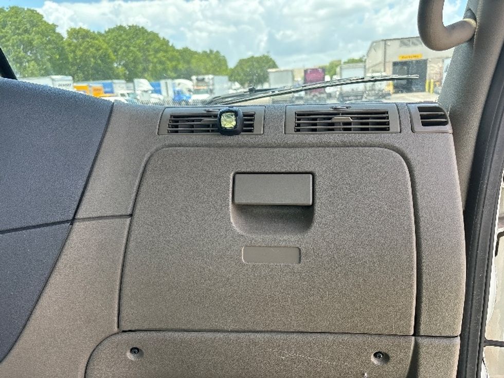 Day Cab Tractor-Heavy Duty Tractors-Freightliner-2018-Cascadia 12564ST-Medley-FL-512,424\n\t\tmiles-$ 39,000 - Image 13